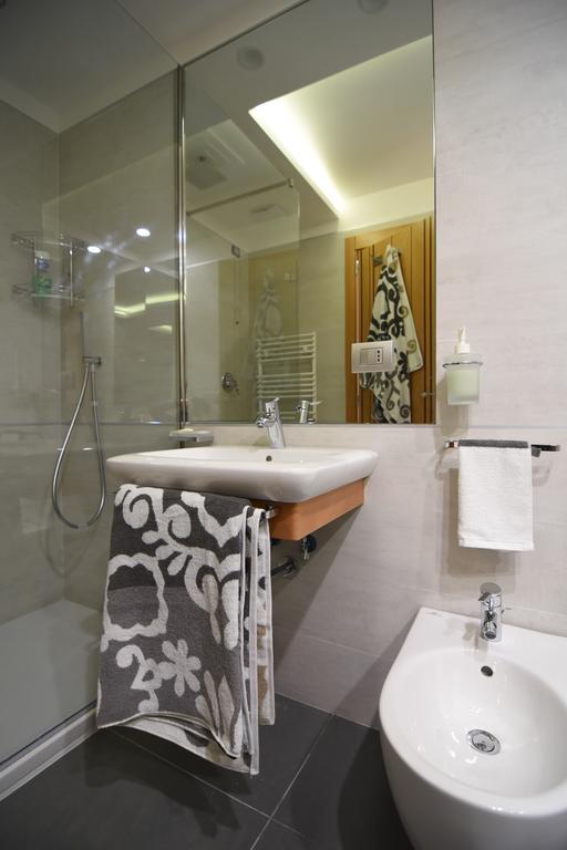 La Strada Parlata Hotel Наполи Екстериор снимка