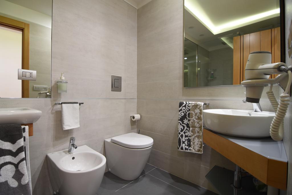 La Strada Parlata Hotel Наполи Екстериор снимка