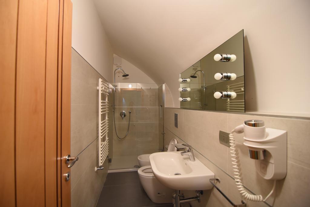 La Strada Parlata Hotel Наполи Екстериор снимка