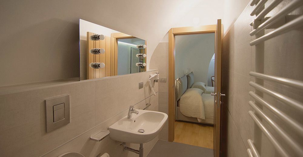 La Strada Parlata Hotel Наполи Екстериор снимка